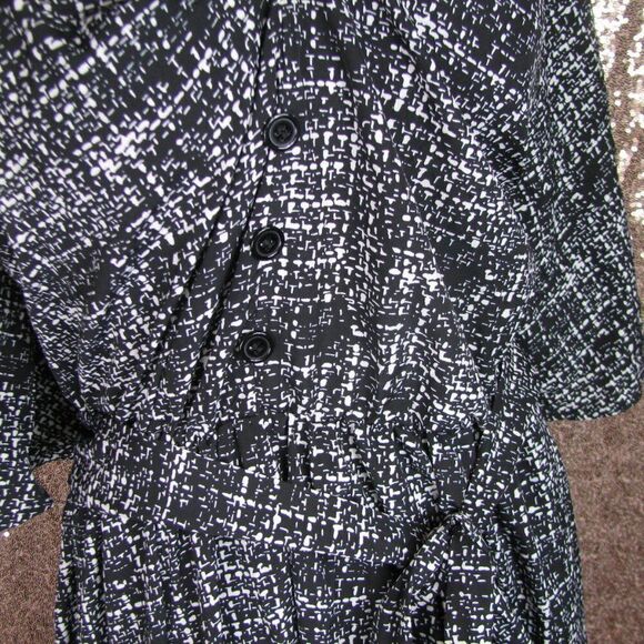 NWT BloomChic black and white belted dress 26/4X - Picture 5 of 10